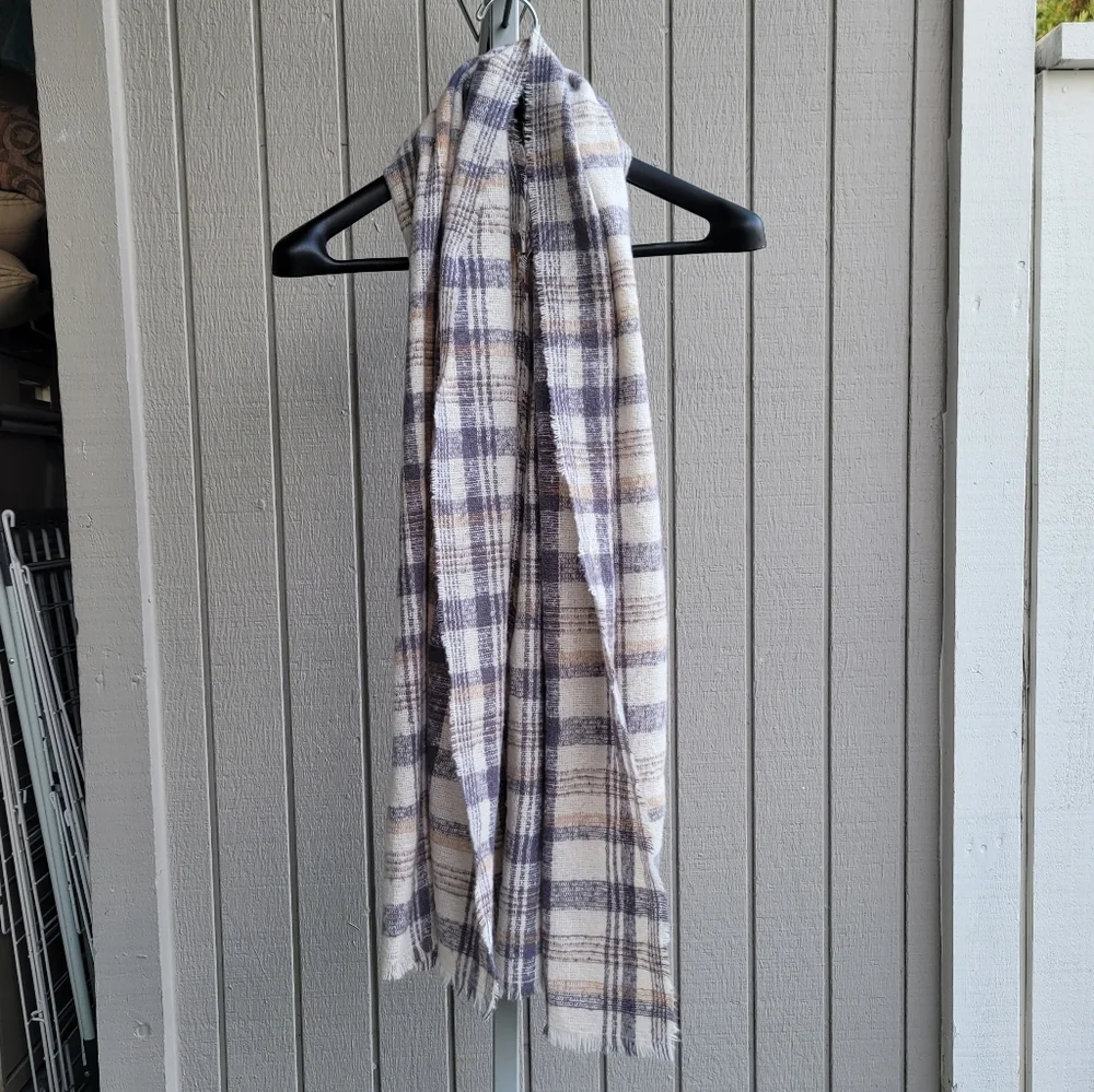 Soft & Cozy Plaid Blanket Scarf EUC Grey Tan Checkers Unisex Wrap